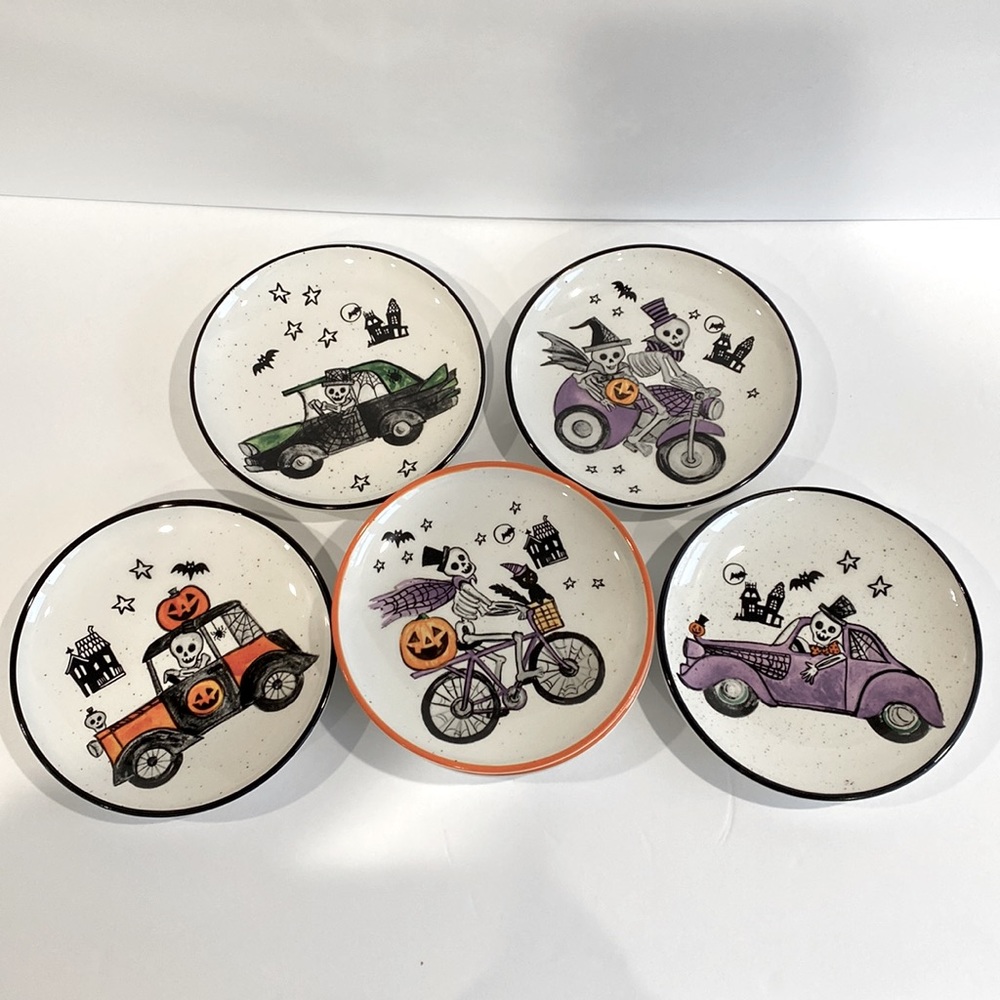 Spooky Halloween Appetizer Plates. Skeletons Pumpkins Bats Spiders Webs. NWOT